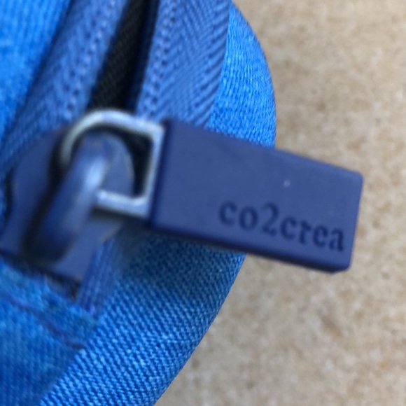 Hard Shell Headphone Travel Carrying Case - Picture 8 of 16